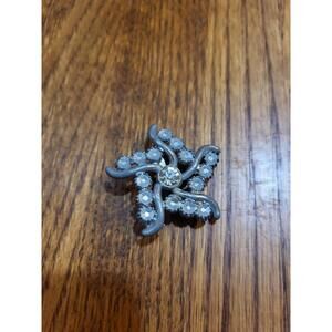 Flower Pinwheel Clear Crystal Center Vintage Silver Brooch Pin